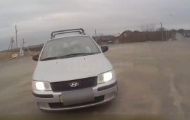 У пологовий з проблисковими маячками: на Тернопільщині патрульні супроводили авто з породіллею