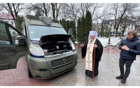 Від Тернопільсько-Зборівської архиєпархії передали позашляховики для евакуації військових