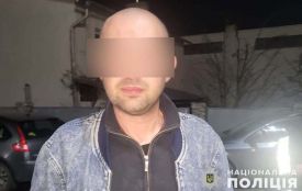 На Оболоня пограбували жінку