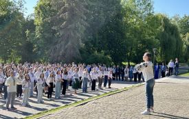 Студенти педуніверситету долучились до Національної руханки у вишиванках «Дякуємо ЗСУ»