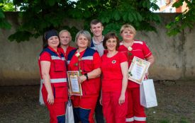 Дякуємо тим, хто рятує життя: у Тернополі нагородили медиків швидкої допомоги