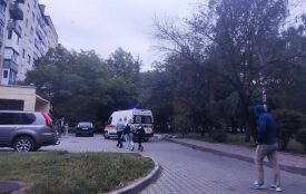 На Лесі Українки працює швидка. На тротуарі — тіло людини