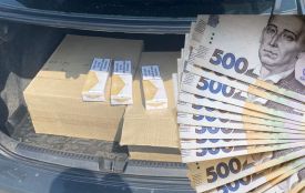 У Підволочиську торгували нелегальними цигарками. Товару знайшли на 130 тисяч гривень