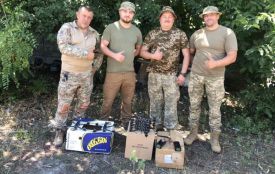 Лікарі з «Центру первинної медико-санітарної допомоги» передали захисникам дрони