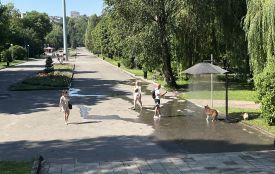 У Тернополі ввімкнули освіжаючі парасолі