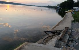 На Циганці демонтували аварійний причал: скільки грошей витратили