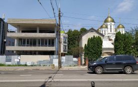 Що за будова росте на проспекті Бандери неподалік церкви моспатріархату