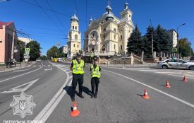 Призупинили рух транспорту біля церкви Успіння Пресвятої Богородиці (ОНОВЛЕНО)