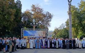 На Театральному майдані відзначають 33 річницю Незалежності України