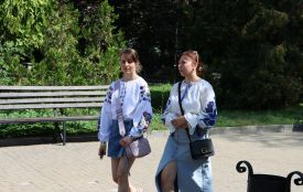 Тернополяни до Дня Незалежності одягнули вишиванки: шукайте себе та знайомих на фото!