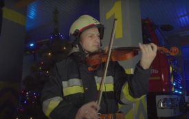 Пожежник-скрипаль зіграв «Щедрик» на Різдво