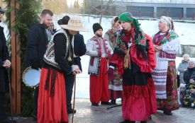 Освячували воду та водили Маланку: у парку Шевченка провели молебінь