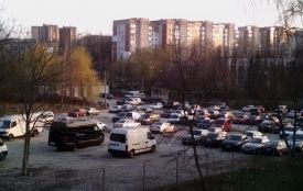 Петицію про недопущення забудови автостоянки на Злуки — Чубинського в міськраді взяли до відома