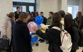 Синочок народився, поки тато-герой воює: в Чортківському центрі переселенців співають перші колискові