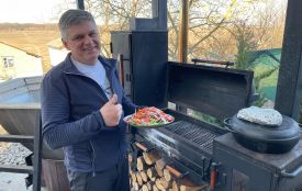 Гриль-салат та баклажан на вугіллі – страва від коваля