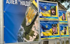 У центрі Тернополя створили Алею «Надії» з фотографіями захисників, які зникли безвісти (пресслужба Тернопільської міської ради)
