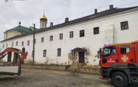 У Кременці рятувальники ліквідували пожежу на території Миколаївського собору