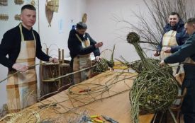 Оживили лозу: студенти створили унікальні скульптури-лелеки, що підкорюють серця