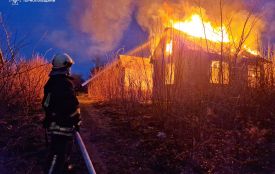 На Київській згорів закинутий дачний будинок