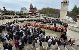 У Зарваниці відбулася Хресна дорога — молились за мир і єдність України
