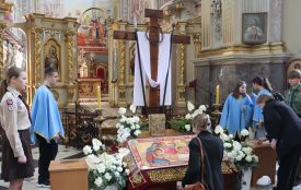 У храмах Тернополя провели обряди винесення Плащаниці: дивіться фото