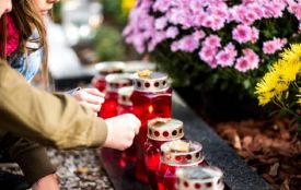 «Покійним потрібна лише молитва». Коли йти на цвинтар і що можна залишати на могилах рідних