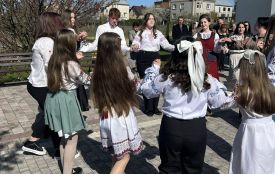 Гаївки дзвеніли на церковному подвір'ї храму в Білій