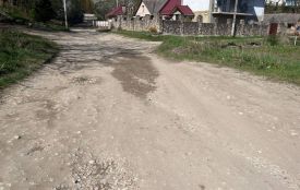 Мешканці просять відремонтувати дорогу у провулку Цегельний — створили петицію