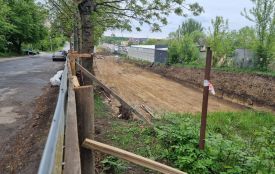 Навколо котловану на вулиці Морозенка встановили огорожу: дізналися, що там мають робити