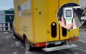 З ознаками сп'яніння та без посвідчення водій вантажівки врізався в припарковану легківку