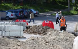 На Дружбі облаштовують постійний кільцевий рух: що вже зробили