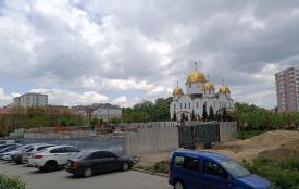Нове будівництво біля храму на Київській. Що там буде — секрет?