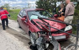 У Байківцях легківка врізалася в огорожу