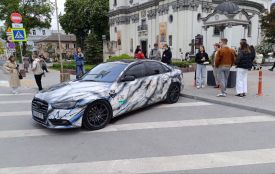 Тернополяни розмалювали автівку за донат