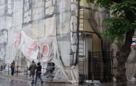 На Коперника оновлюють фасад будівлі з музеєм політв’язнів: стіни будуть жовті