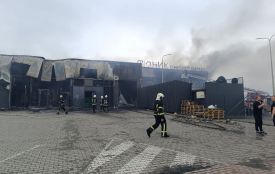 Пожежа на вулиці Об'їзній — згорів продуктовий маркет і складські приміщення поруч