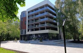 Облаштовують парковку та доріжки, а спортивних об'єктів не видно. Що роблять біля «Вуличної академії»?