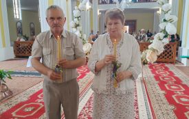 Пів століття разом: у Коропці подружжя відсвяткувало золоте весілля, знову обвінчавшись