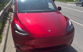 Tesla без номерного знака: патрульні оштрафували VIP-водія у Тернополі