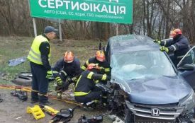 Зіткнулися «лоб у лоб» біля Довжанки: двоє пасажирів загинули, ще двоє дітей потрапили до лікарні