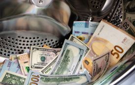 Долар подешевшав, євро перевищив позначку 49 гривень: свіжі курси валют