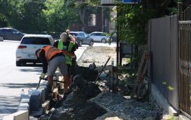 На Острозького ремонтують тротуар: що мають зробити