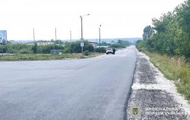 На узбіччі — побитий мотоцикл і бездиханне тіло: на Кременеччині загинув юнак