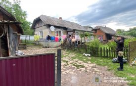 Чоловіка підозрюють у тому, що до смерті побив дружину. У подружжя — п'ятеро малолітніх дітей