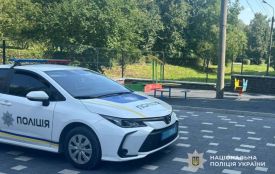 Поліція розпочала перевірку за фактом повідомлення про стрілянину біля дитячого майданчика