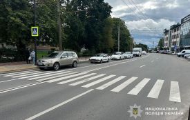 Під колеса машини у Тернополі потрапили дві дівчинки