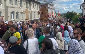 Прихожани УПЦ вже дійшли до Почаєва. «Моляться не за Україну, а за мир» — очевидці