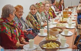 Вареничні вечорниці у Чорткові: народний одяг, колядки та традиції