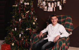 Створює картини з алмазної мозаїки та допомагає ЗСУ: історія 16-річного Олександра з Чорткова