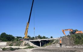 Міст у Чернихівцях ремонтуватимуть до жовтня: нова споруда витримуватиме до 100 тонн